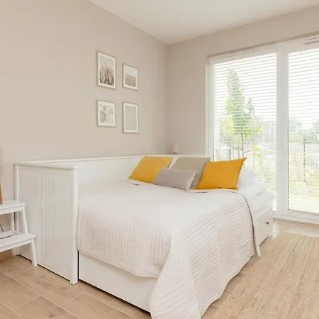 Cozy & Bright Zupnicza By Renters Appartement